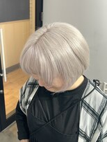 ユウル 横浜(juhl.)&nbsp;ホワイトシルバーホワイトブロンドブリーチダブルカラー横浜駅