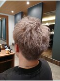ラフな束間がカッコいい◎スパイキーショートシルバーベージュ