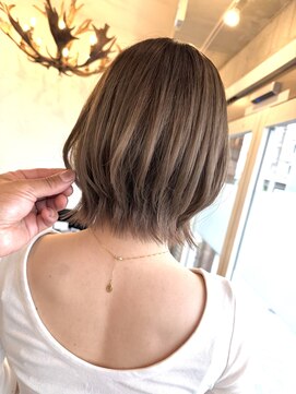 ルソレイユ(Le Soleil) ボブカットと素晴らしい僧帽筋と君と。