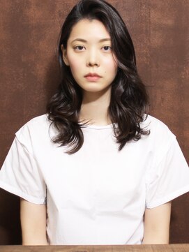 シアンデルカ(CYANDELUCCA) 大人のセミロングパーマ