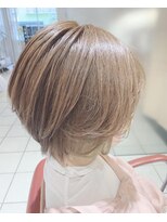 エム インターナショナル 春日部本店(EMU international)&nbsp;サイドにチラッと見えるミントカラーのショートボブ