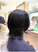 前髪なしの前下がりウルフスタイル