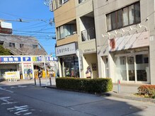 フラット 中山店(flat)の雰囲気（駅近１Fすぐ♪アットホーム感が外観からも溢れてます[中山駅]）