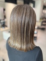 ステア ケース(stair case)&nbsp;白髪を透明感を活かしてハイライトみたいなカラーに 白髪ぼかし