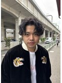 センターパート×波巻きパーマ