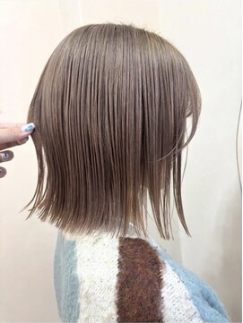 リリバイシエル(lili by CieL) ミルクティーべージュ×ばっさりイメチェン◎