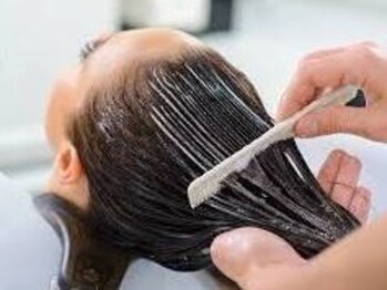 RHair&make 裾野店【アールヘアアンドメイク】の写真/当店お勧めトリートメントで重くないのにスッと収まる。素髪設計で叶える、朝がラクになる質感設計