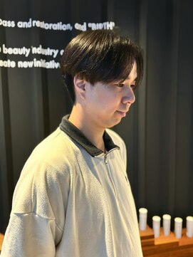 コルバース(COL BIRTH) ナチュラルな刈り上げのセンターパート