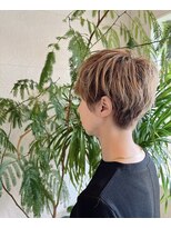 フゥカ 売市店(fuka)&nbsp;マッシュ刈り上げショート×ベージュカラー