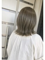 トゥエンティ(twenty)&nbsp;透明感たっぷりオリーブベージュ
