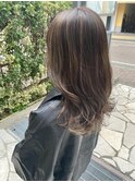 くすみベージュ×ハイライト