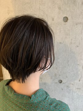 モノ アンド イニ(Mono & inni) ショートボブ