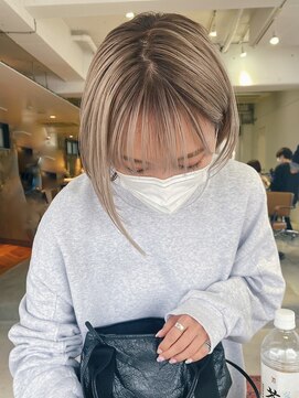 ヌーフェム(nuu fem) ミルクティーベージュダブルカラーブロンドベージュミニボブ