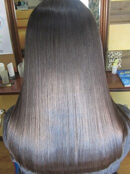 SKヘアの写真/髪の状態に合わせてトリートメントを選定♪大人女性特有の乾燥やダメージによるうねりクセもツヤツヤに☆