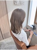 ミディアムレイヤーカット シルバーベージュ 
