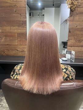 ピンクベージュ