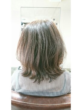 ダスク 武蔵小杉(dusk) 外ハネミディアムボブ