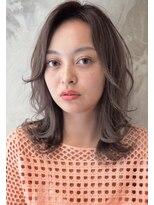 グレージュ ひし形シルエット 切りっぱなしボブ エアリー