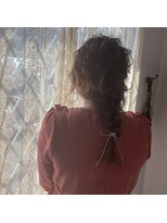 ジジ ヘアワークス(gigi hair works)&nbsp;編みおろし×レザーリボン