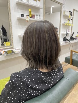 アクルヘアーバイテソロ(AKUR hair by tesoro) ハイライト×外はね