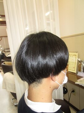 コアフィールフィス(COIFFURE fils) ストレートパーマでマッシュに。