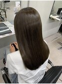 透明感たっぷりのオリーブベージュ