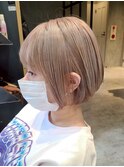切りっぱなしボブピンクベージュミディアムボブダブルカラー