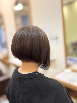 ヘアー グリーン(hair green) 首元スッキリ大人可愛い前下がりボブスタイル