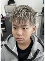 アヴニール アックス(Avenir axe)&nbsp;キッズカット×パーマ×ハイライト×眉カット