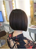 ダークトーンのシンプルボブ