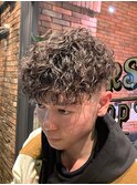 スキンフェード　スパイラルパーマ　スペインカール