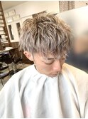 シルバーグレーマッシュヘアー