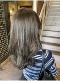 カーキグレージュ×透明感