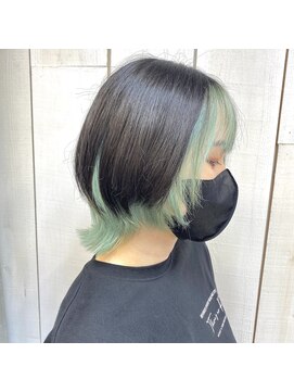 キャラ シャローネ 池袋(Chara Chalone) インナーターコイズグリーンのウルフヘア【レイヤースタイル】