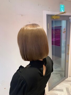ナチュラル 渋谷店(Natural) つやつやミルクティーベージュのハイトーンボブ
