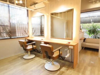 ヘアデザイン アラ(Hair Design Ala)の写真/芸能人を多数担当していた実力派スタイリストがプロデュース★高技術カットが自慢の落ち着いた店内◎