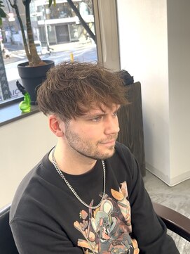 フイ 新宿3丁目(Hui) フェザーパーマ/グレーブルーカラー/刈り上げショートパンク