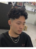 サーフバック　ツイストスパイラル眉カットメンズパーマ