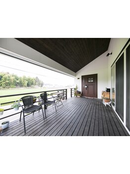 忙しくてもトレンド感あるスタイルで過ごしたい！お子様連れでも気兼ねなく過ごせる、くつろぎ空間◎