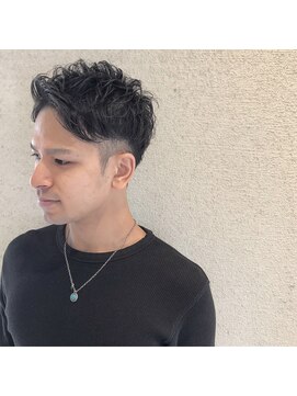 ラドンナアデッソ(LA.DONNA ADDESSO) 癖毛を活かす黒髪アップバング