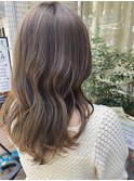 オリーブベージュ