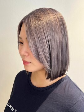 バズ(BUZZ) グラデーションボブ/ホワイト&ブラック