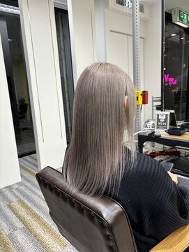 アフューズバイストゥー(Vfuse by StueW) 透明感たっぷりシルバーグレージュ[倉敷][岡山][倉敷美容室]