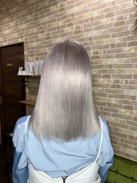 オンアンドオフ ON and OFF ホワイトシルバー