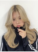 海外風ブロンドカラー ハイトーン 顔周りレイヤー 韓国ヘア