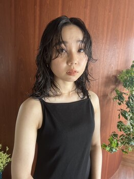 ヘアー バトン(hair vaton)の写真/ニュアンスパーマで抜け感ある大人スタイルへ。動きを出すことでセルフスタイリングでもオシャレに＊
