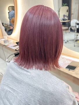 ヒビヲ(HIBIO) 横浜ペールピンクベージュカラータッセルボブ切りっぱなしボブ