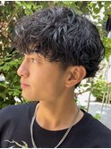 メンズツイストスパイラルパーマセンターパート刈り上げマッシュ