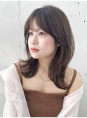 透明感柔らかベージュミディアムレイヤーくびれヘア