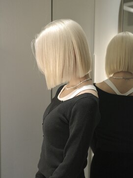 ソル バロール 表参道(SOL .valor) ホワイトブロンドボブ